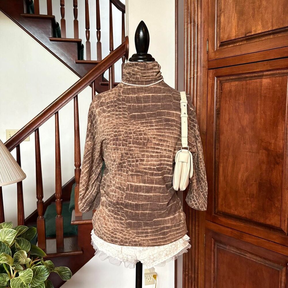 Max Mara Italian Euro Designer Turtleneck Blouse Top Crocodile Brown Cream Print